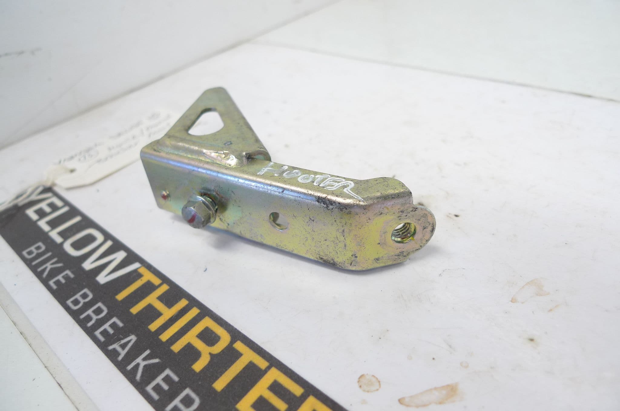 YAMAHA DELIGHT 115 HORN / FAIRING BRACKET FRONT LOC-A