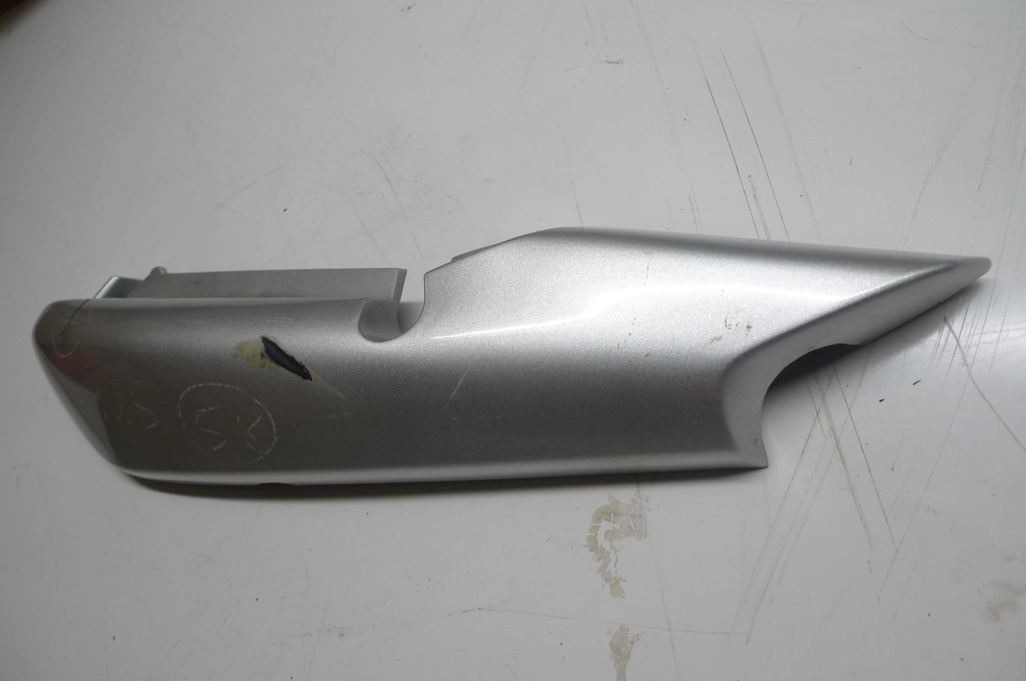 YAMAHA YBR125 BREAKING LEFT REAR SIDE PANEL & x28;LOC-C& x29;