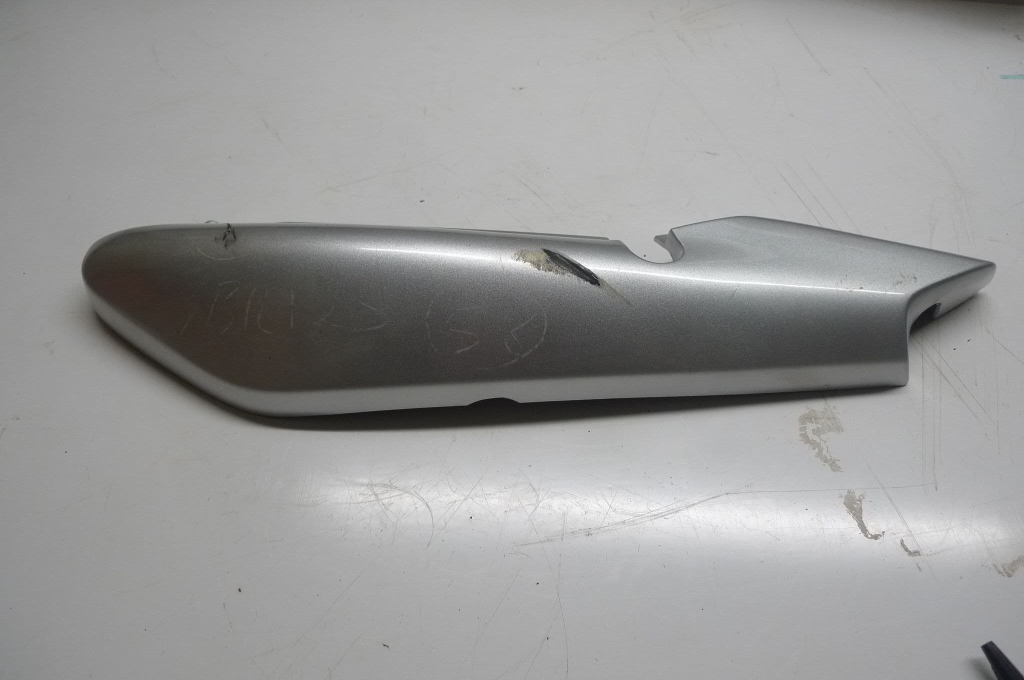 YAMAHA YBR125 BREAKING LEFT REAR SIDE PANEL & x28;LOC-C& x29;