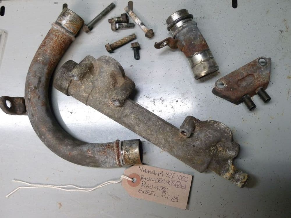 YAMAHA YZF1000 THUNDERACE JOBLOT OF RADIATOR PIPES METAL TYPE 1 67-B