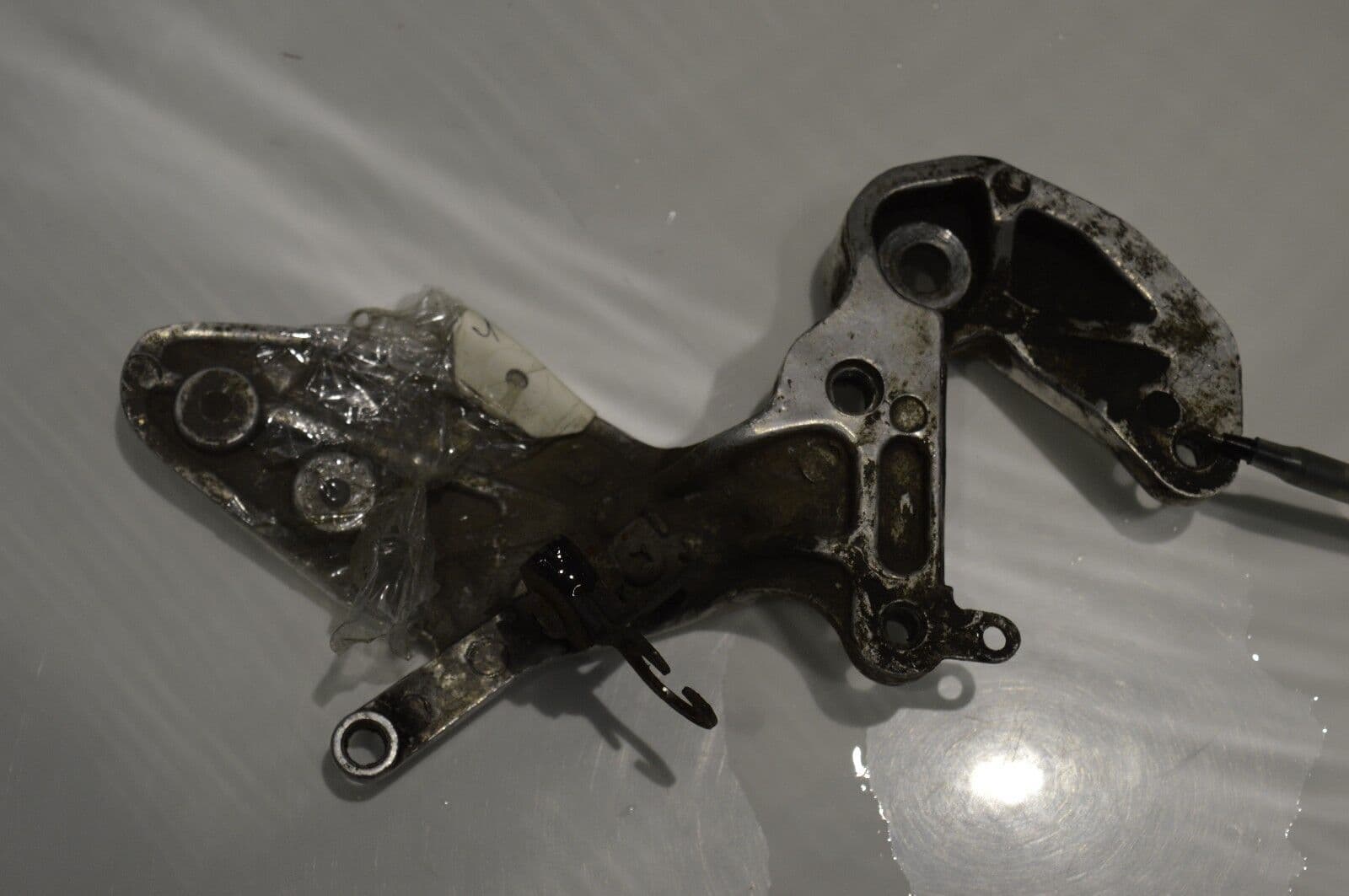 Yamaha YZF600 THUNDERCAT RIGHT RIDERS FOOT HANGER 2 LOC-C