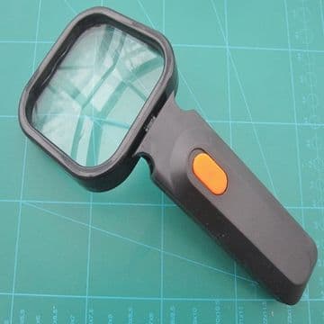 Magnifying Glass Lens 3x Magnification 4 LED Lights Built in Black