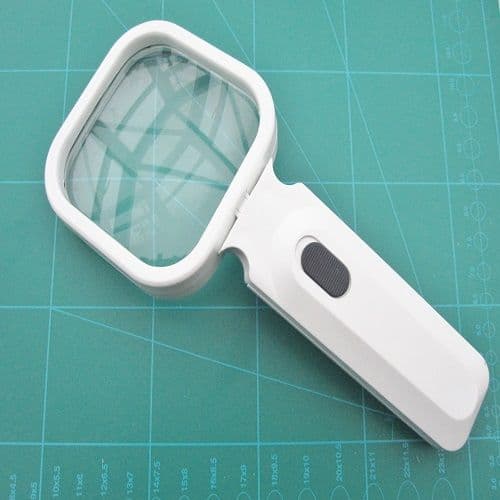 Magnifying Glass Magnification x3 With 4 LED Lights Built in and Glass Lens White